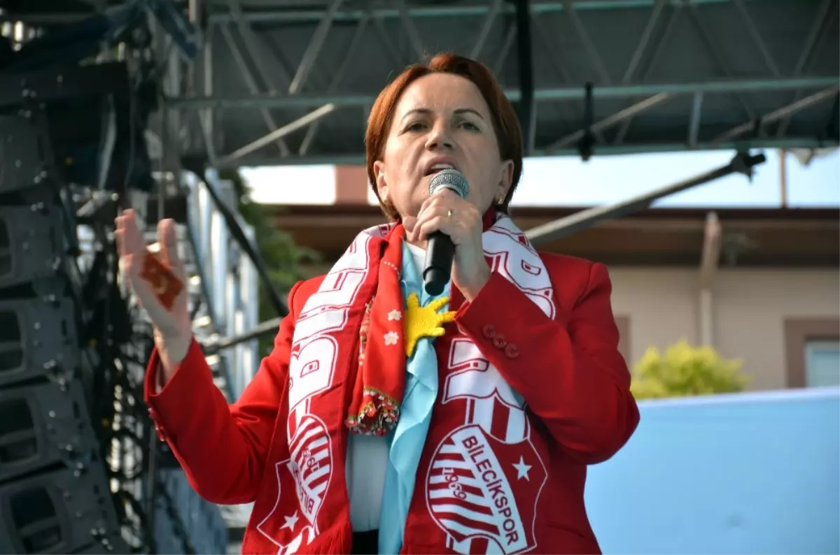 Akşener Bilecik\'te Halka Seslendi