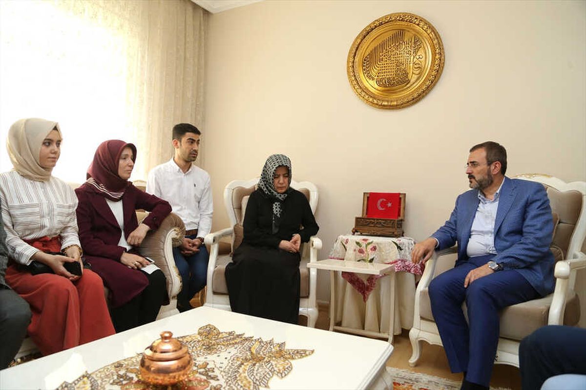 Amigo Diliyle Bir Cumhurbaşkanı Adayı Konuşmaz"