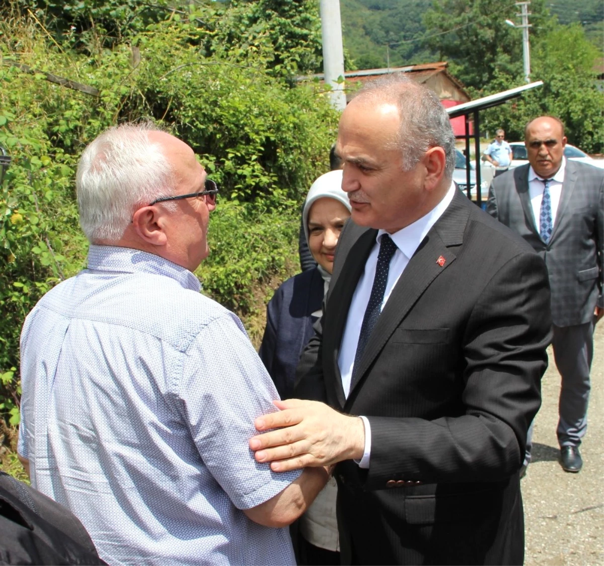 Bakan Özlü, Şehit Babasını Ziyaret Etti, Babalar Günü\'nü Kutladı