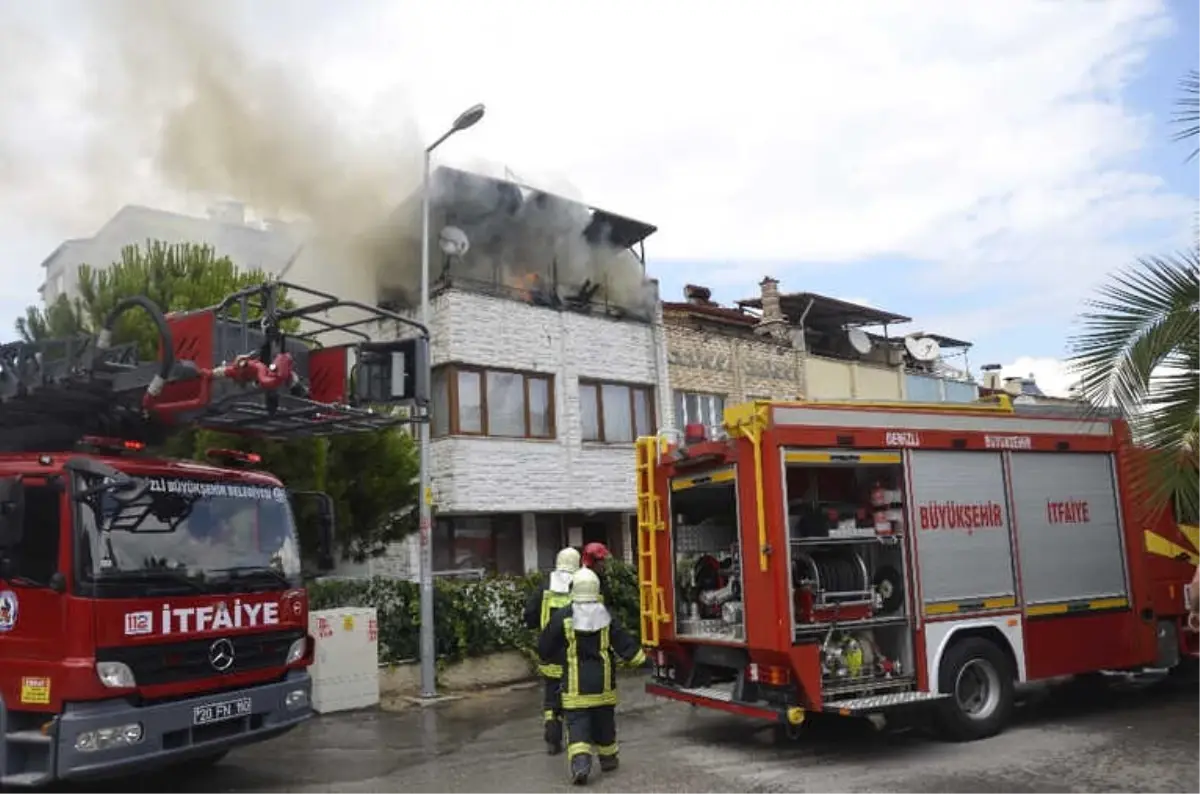 Dubleks Evin Çatı Katı Yangında Kullanılamaz Hale Geldi