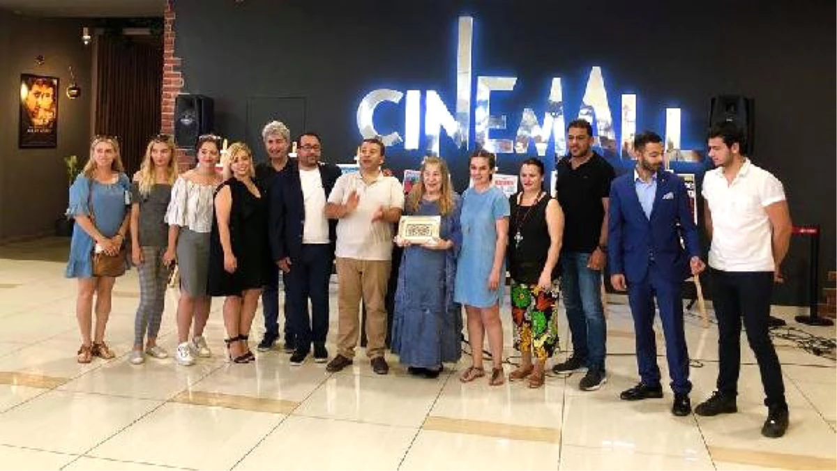 Film Afişlerinde Kıbrıs" Adlı Sergi, Ünlü Oyuncu Ayla Algan\'ın Katılımıyla City Mall Avm\'de Açıldı