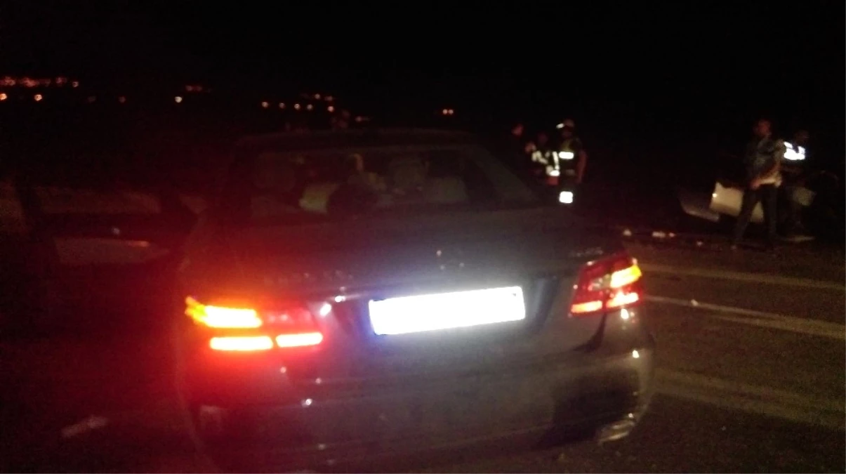 Gaziantep\'te Otomobiller Çarpıştı: 2 Ölü, 7 Yaralı
