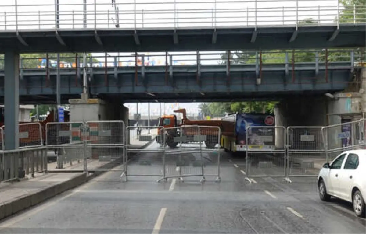 İstanbul\'da Bazı Yollar Trafiğe Kapatıldı