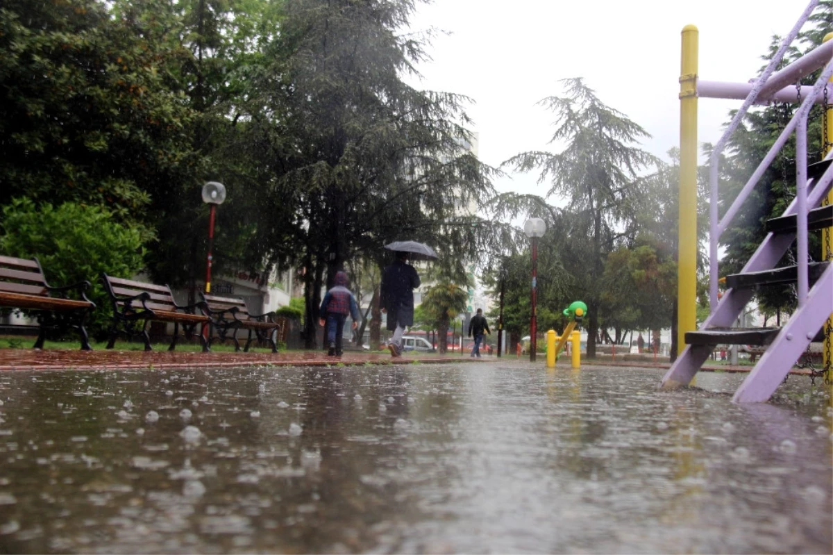 İstanbul\'da Yağış Etkili Oluyor
