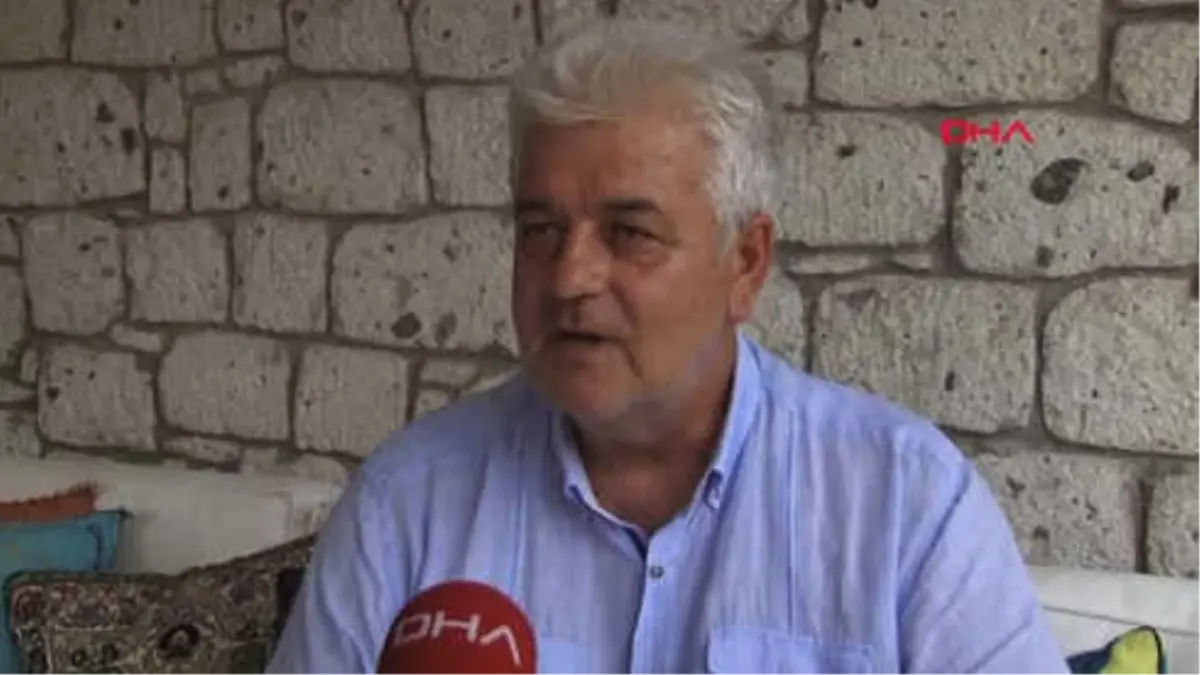 İzmir Çeşme\'de Yağmur Plajları Erken Boşalttı