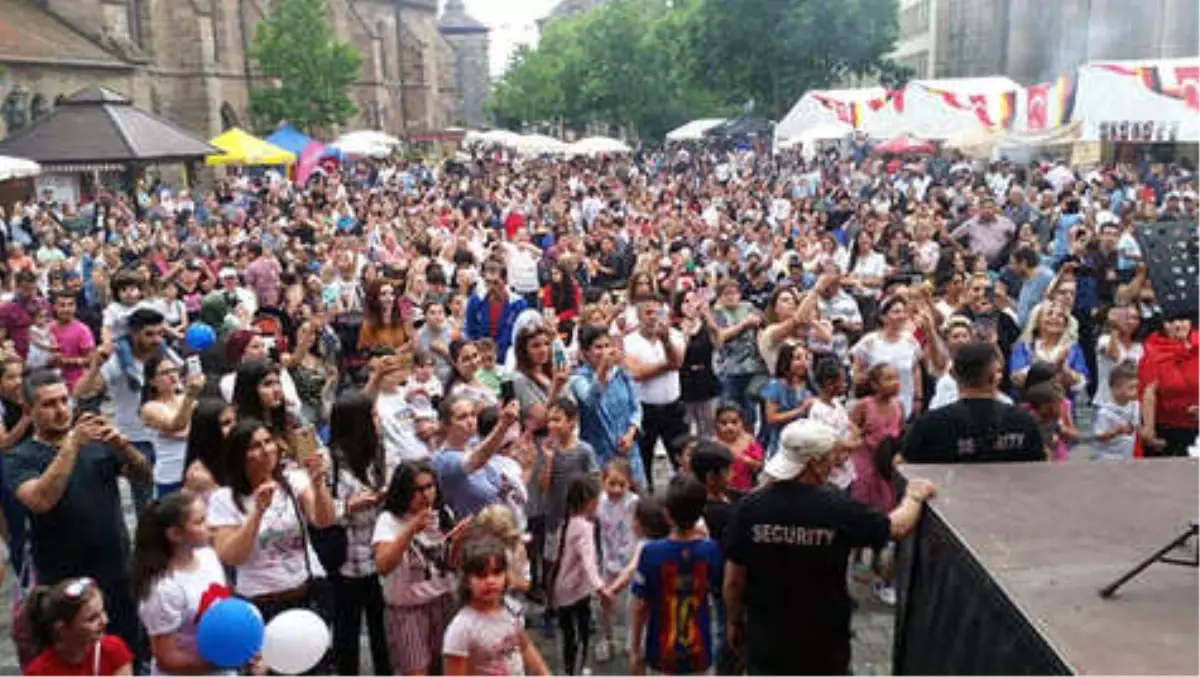 Jakops Meydanında \'Türk Günü\' Coşkuşu