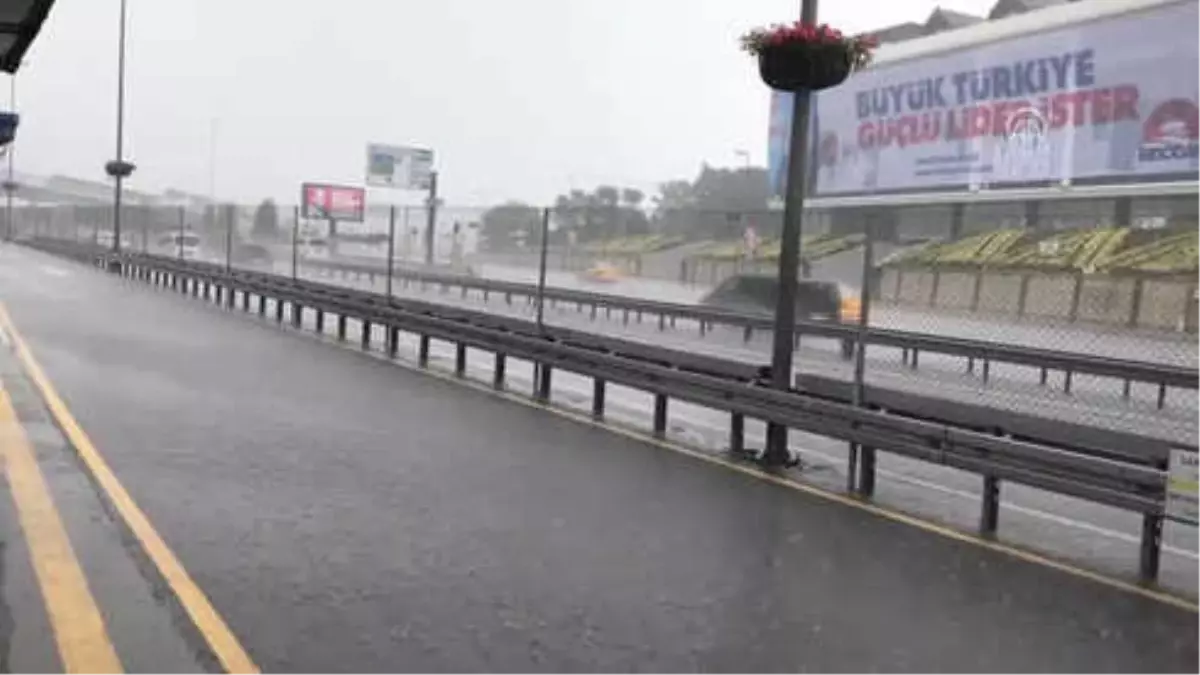 Kentte Etkili Olan Sağanak, Hayatı Olumsuz Etkiliyor (1)