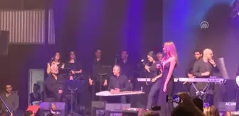 Lübnanlı Sanatçı Nancy Ajram Konser Verdi