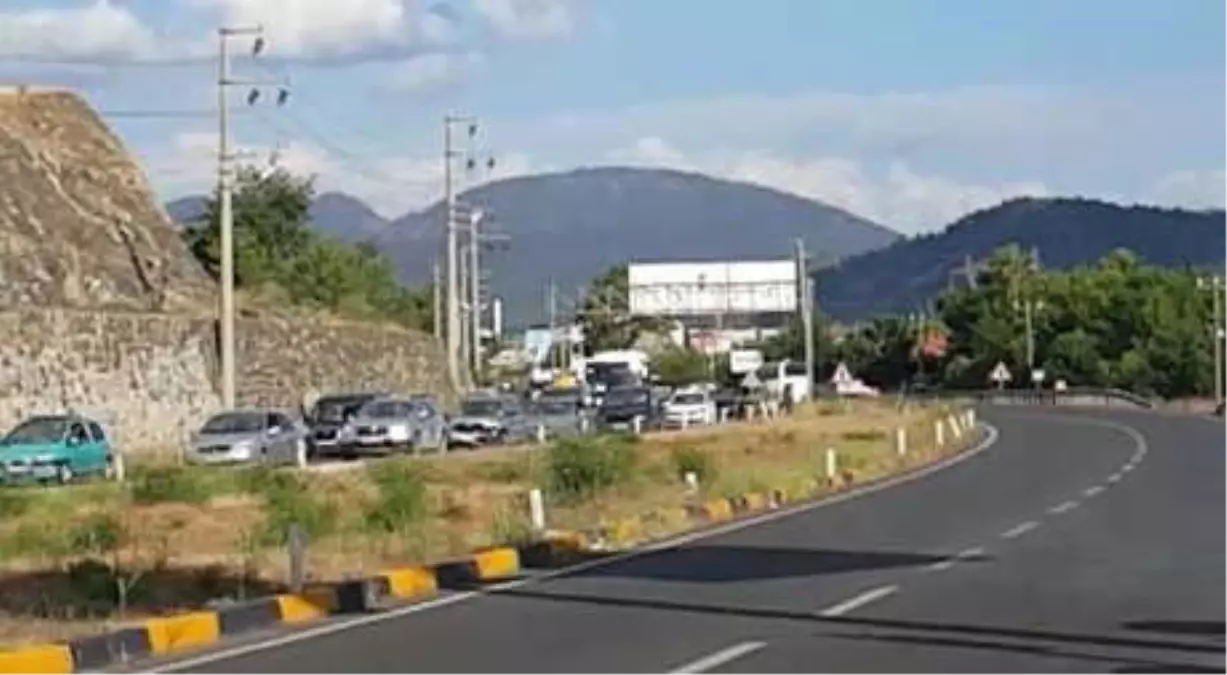 Muğla\'da Trafik Felç Oldu