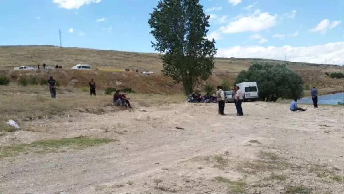 Sümeyye, Fotoğraf Çektirirken Düştüğü Baraj Gölünde Kayboldu