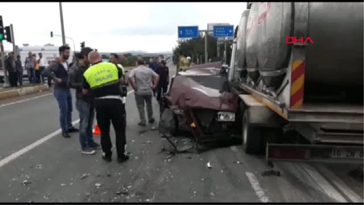 Süt Tankeri Kırmızı Işıkta Bekleyen Araçlara Çarptı: 5 Yaralı