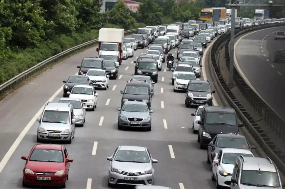 Tem\'de Bayram Dönüşü Trafiği Başladı