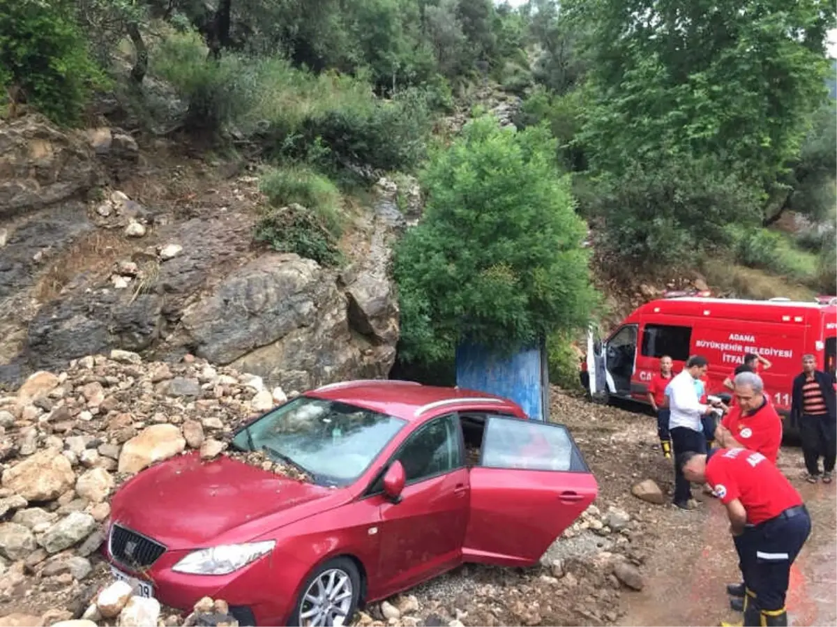 Toprak Kayması Sonucu Otomobilde Mahsur Kalan 4 Kişi Kurtarıldı