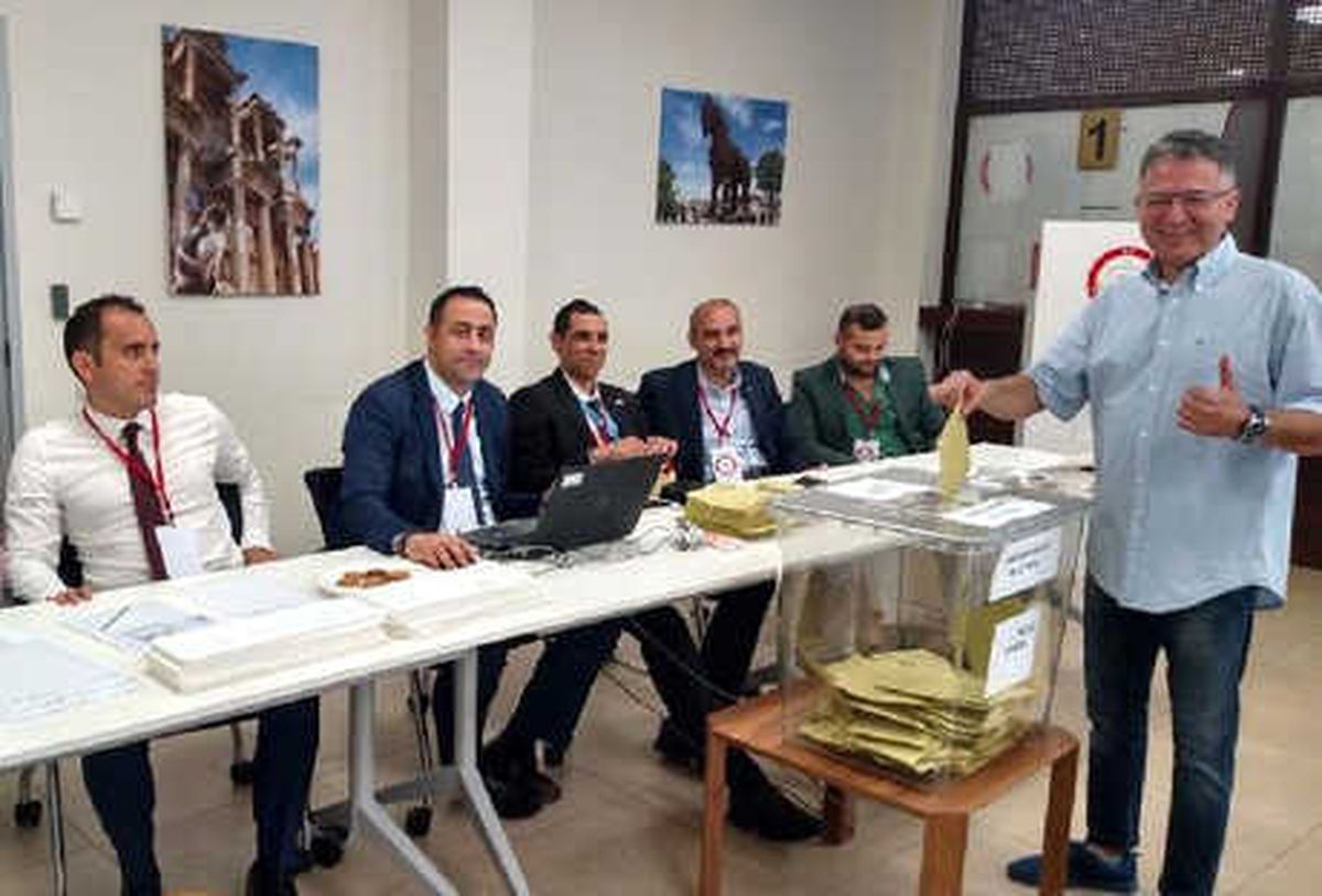 Ukrayna\'da Dün Başlayan Oy Verme İşlemi Devam Ediyor