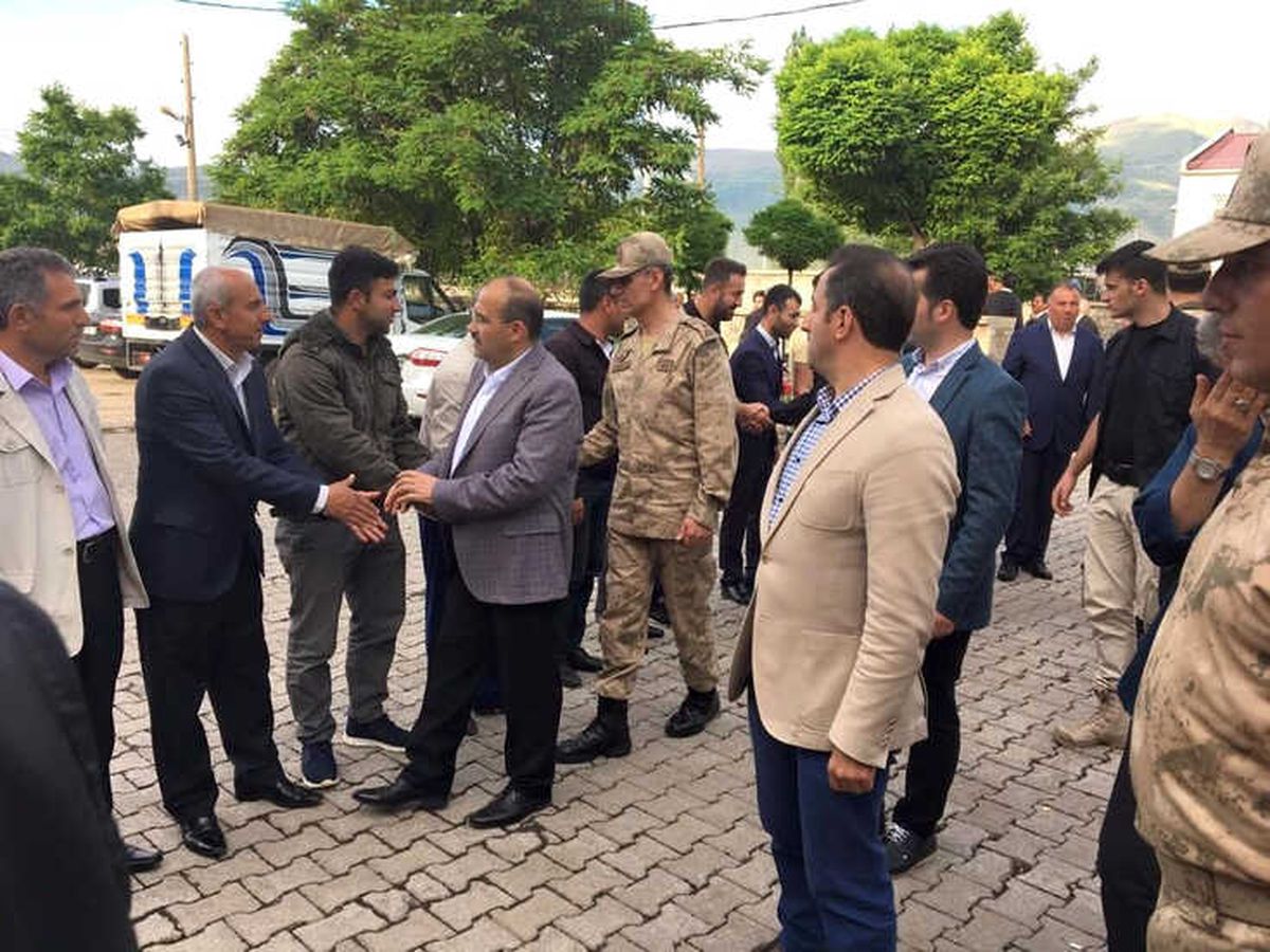 Vali Ustaoğlu Asker ve Halkla Bayramlaştı