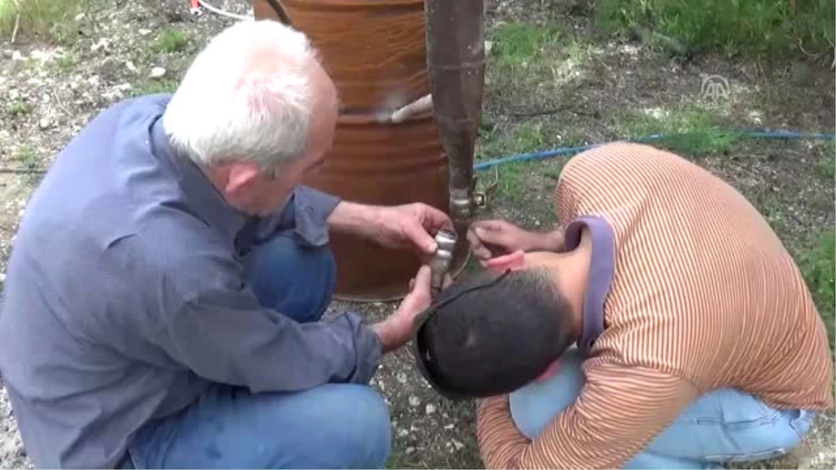 Varilden Yaptığı "Reaktör" ile Odun Sirkesi ve Kömür Üretiyor