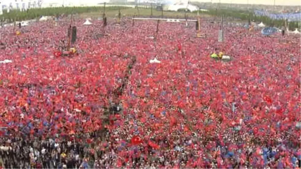 Vatandaşlar Yenikapı Etkinlik Alanına Akın Etti