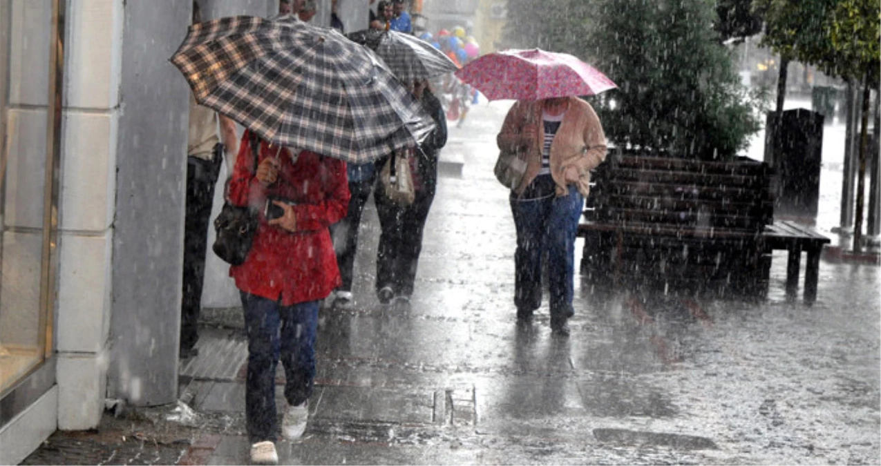Meteoroloji Uyardı! İstanbul\'da Sağanak Yağış Öğle Saatlerine Kadar Sürecek