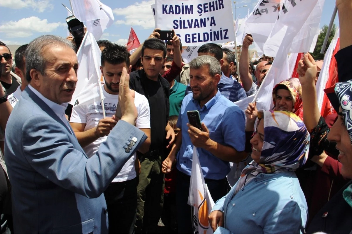 AK Parti Genel Başkan Yardımcısı Eker: "Biz Diyoruz Türkiye\'yi İleriye Götürelim Onlar Diyorlar...
