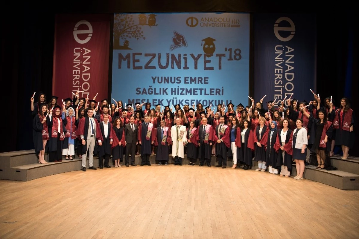 Anadolu Üniversitesi Mezunlarını Uğurluyor