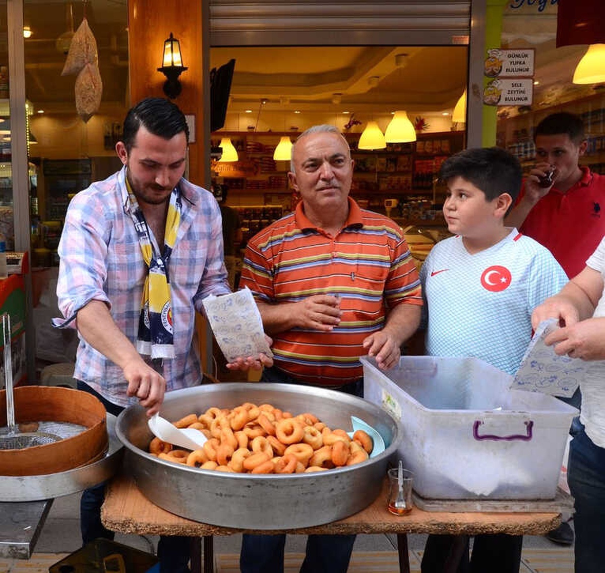 Aziz Yıldırım Seçimi Kaybetti, Turgutlulu Peynirci Lokma Döktürdü