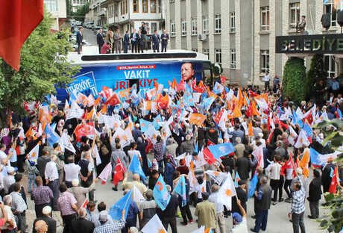 Bakan Bak: Aslan Ortaya Çıkınca Çakallara Kaçmak Düşer