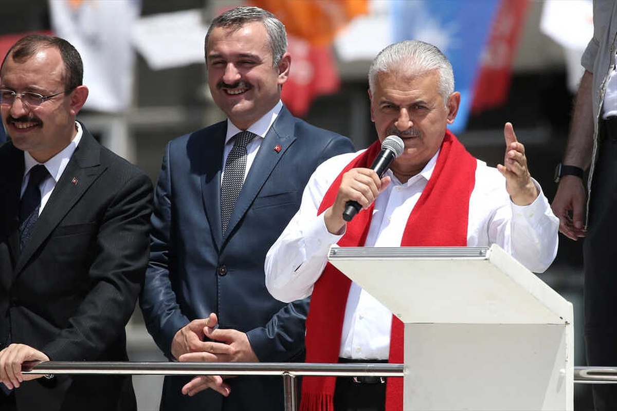 Başbakan Yıldırım, Bağcılar\'da Esnafı Ziyaret Etti
