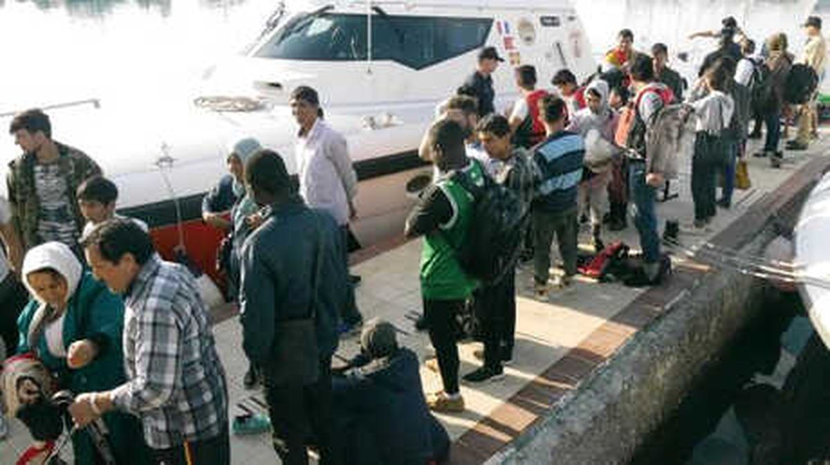 Çanakkale\'de Lastik Botta 45 Kaçak Göçmen Yakalandı