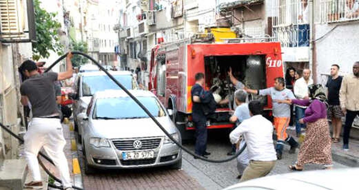 İstanbul Fatih\'te Yangın: 1 Kişi Hayatını Kaybetti