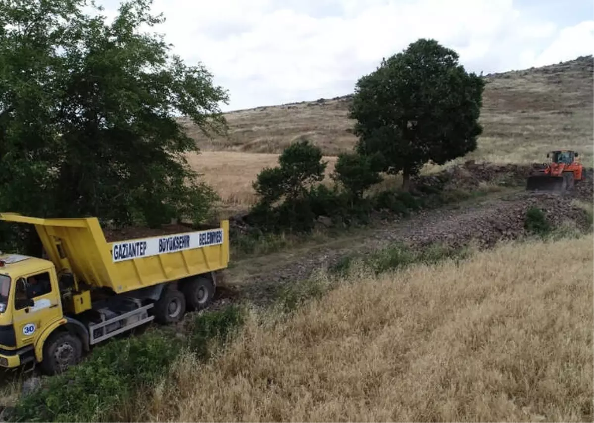 Gaziantep\'te 18 Köyden 240 Kilometre Arazi Yolu Açıldı