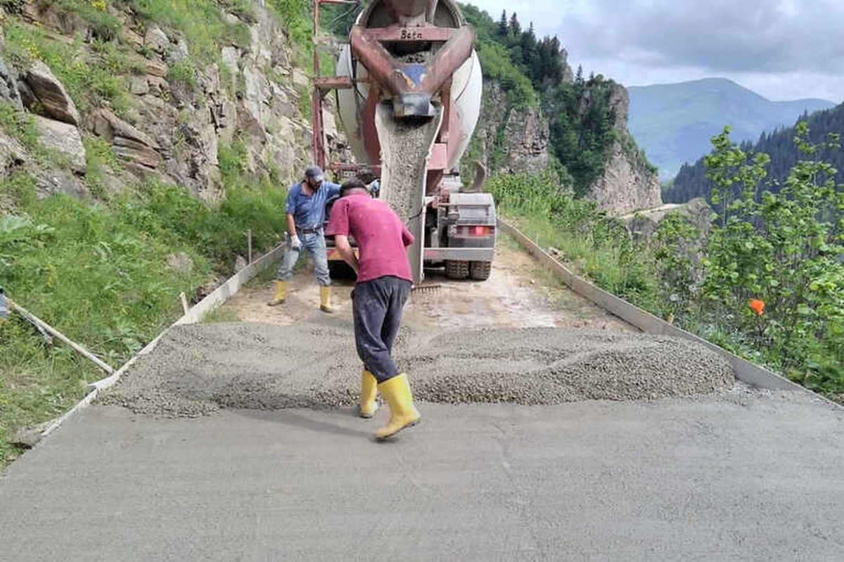 Gümüşhane\'de En Uzak Köyün Yolu da Betonla Kaplandı