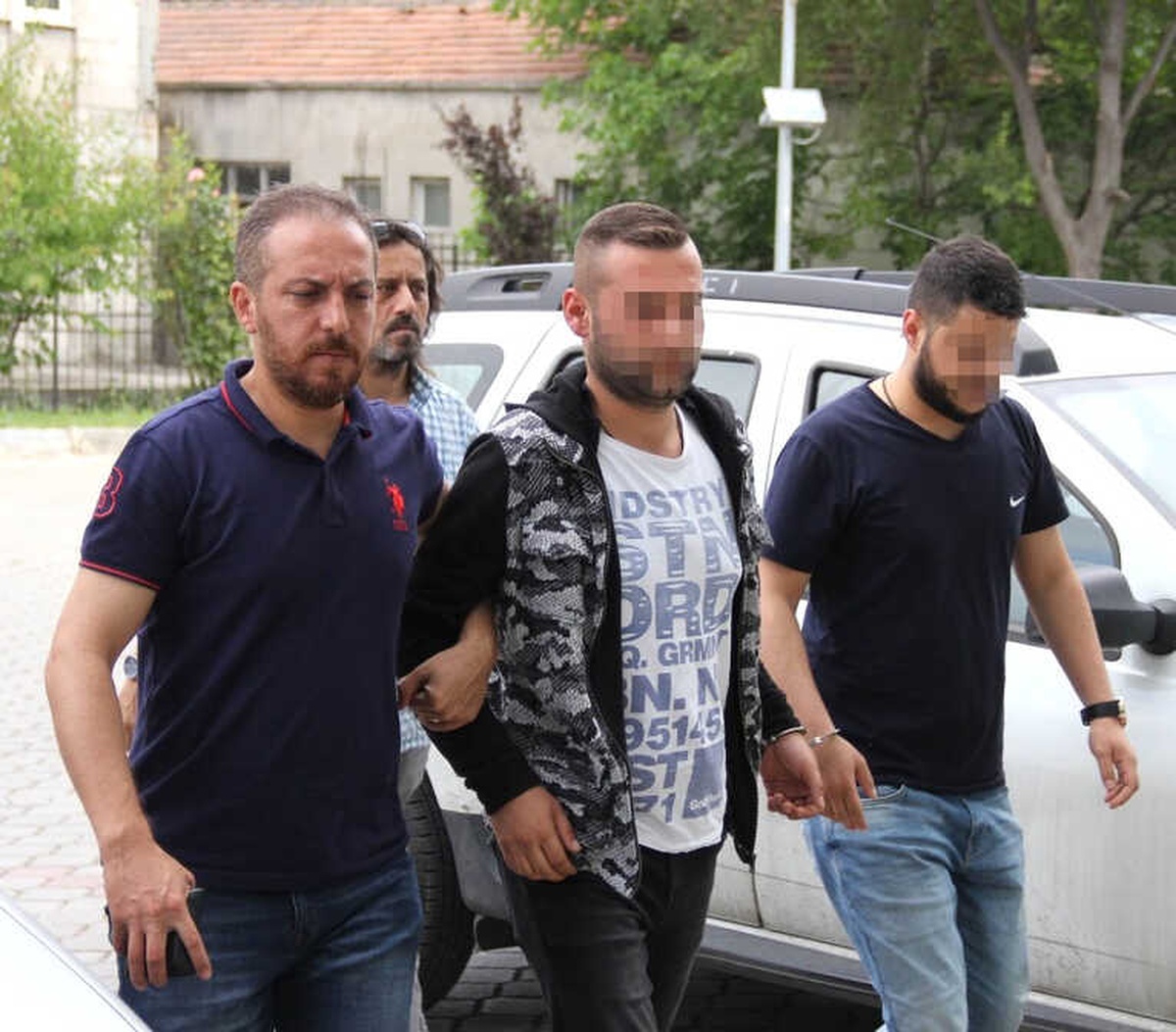 Haklarında Aynı Suçtan Hapis Cezası Bulunan Gençler Tutuklandı