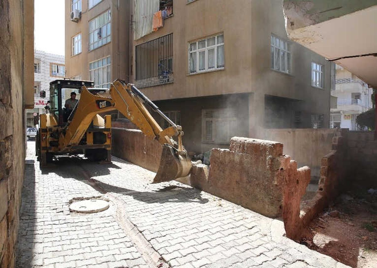 Haliliye\'de Metruk Yapının Yıkımı Gerçekleştirildi