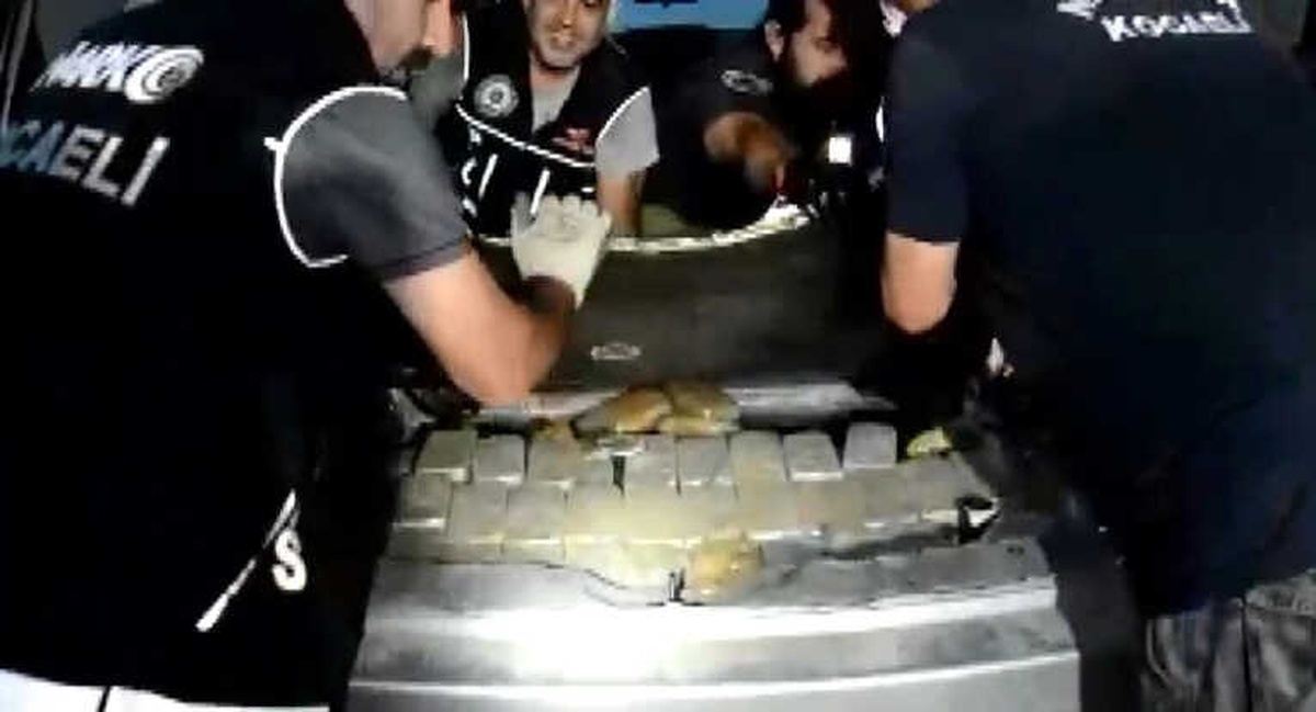 İran Plakalı Lüks Cipin Bagaj Kısmından Eroin Fışkırdı