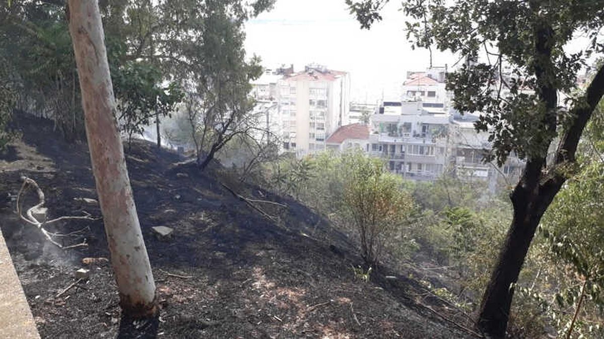 İzmir\'de Parkta Korkutan Yangın