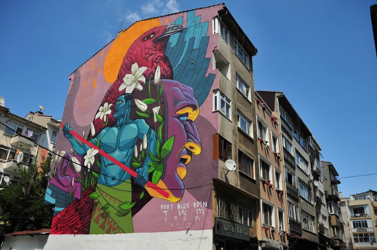 Kadıköy\'ün Duvarları Mural Festivali\'yle Renkleniyor