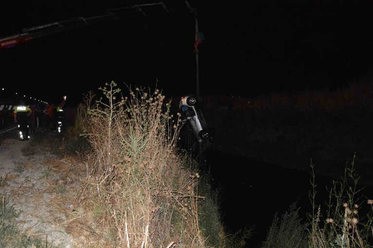 Muğla\'da Otomobil Su Kanalına Devrildi; 5 Yaralı