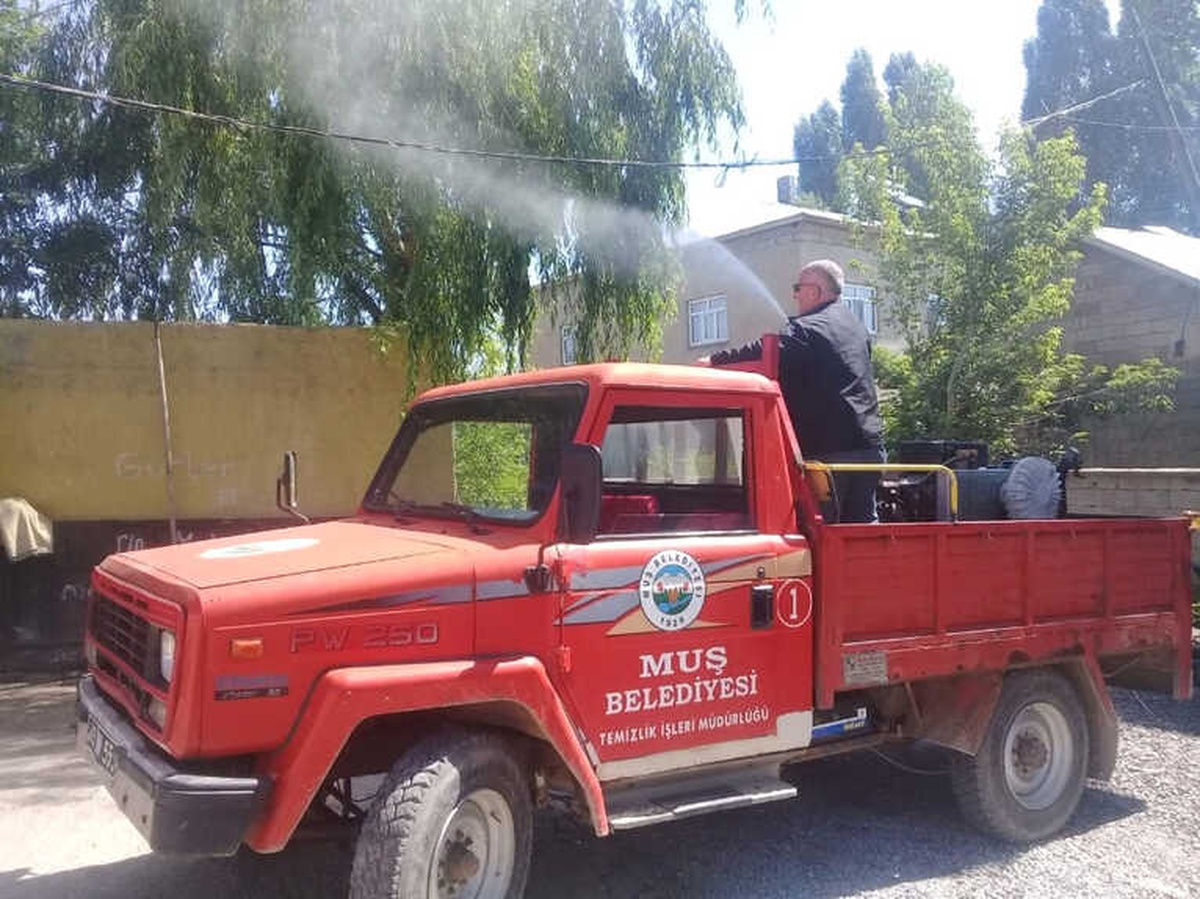 Muş\'ta Cadde ve Sokaklar Dezenfekte Ediliyor