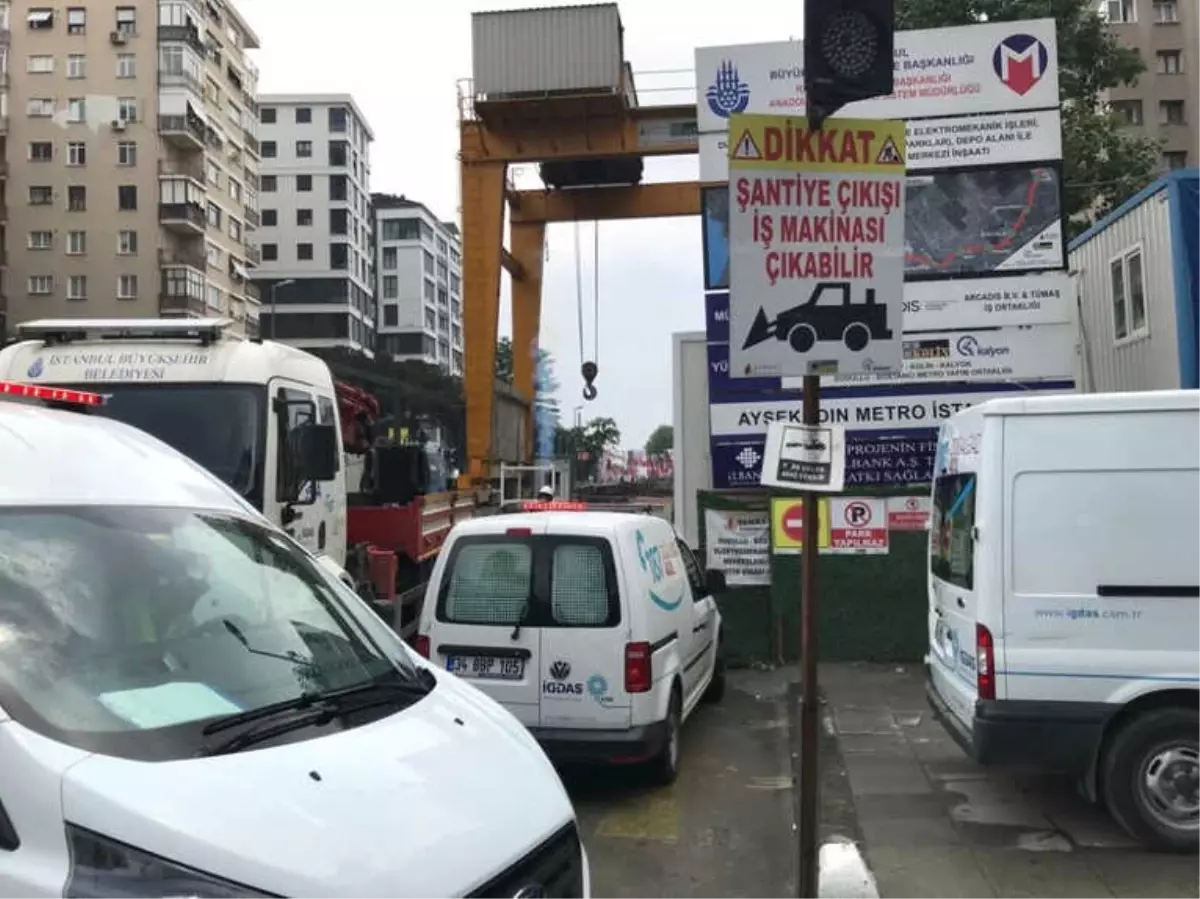 Kadıköy\'de Doğalgaz Çalışması, İlginç Görüntülere Sahne Oldu