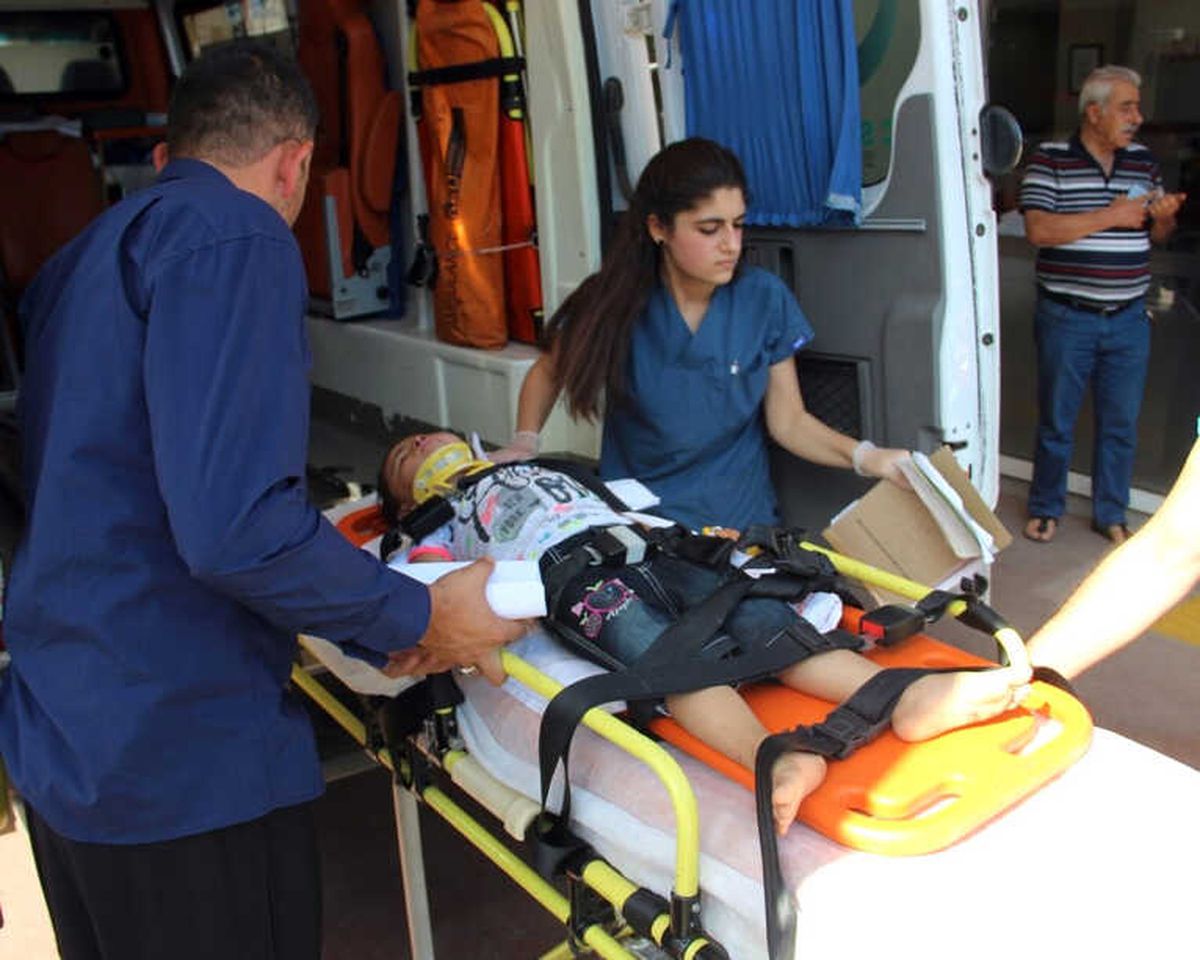 Şanlıurfa\'da Otomobil Devrildi: 1\'i Çocuk 2 Yaralı