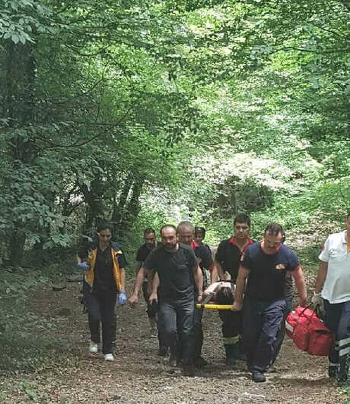 Şelaleden Gölete Atlayan Genç Yaralandı
