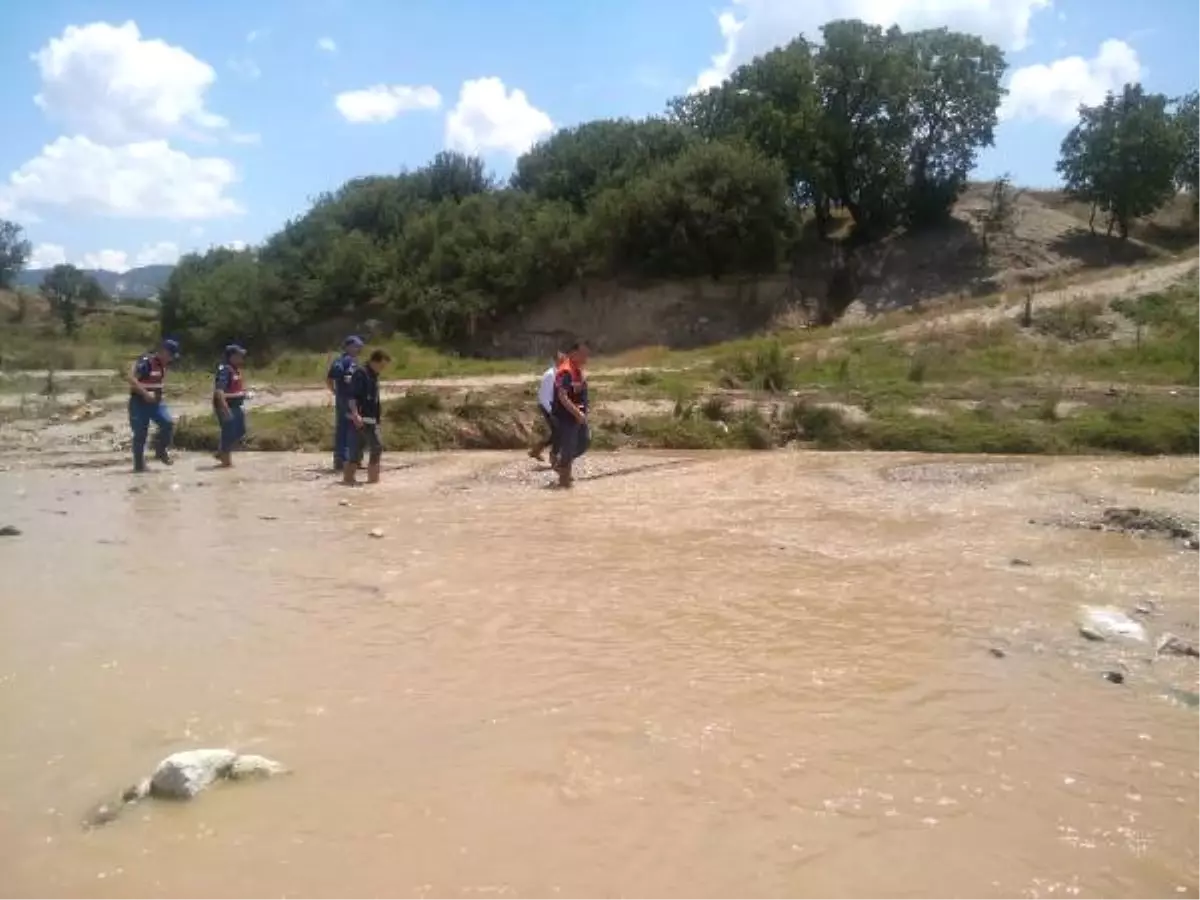 Sele Kapılan Rüzgar, 100 Kişilik Ekip ve Amfibik Araçla Aranıyor