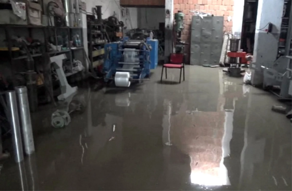 Silivri\'de Yağmur Su Baskınlarına Neden Oldu