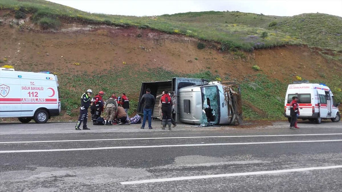 Sivas\'ta Trafik Kazaları: 3 Yaralı