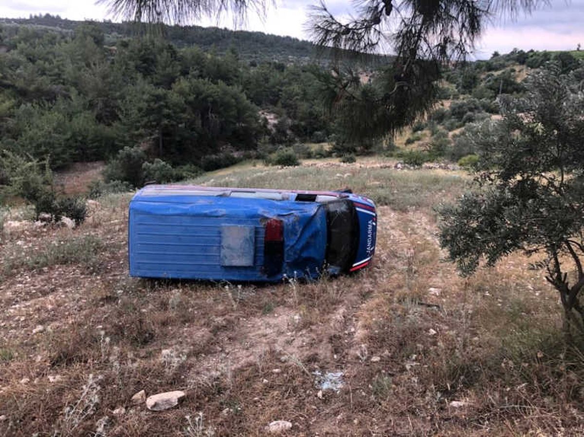 Tarsus\'ta Jandarma Aracı Devrildi: 1 Yaralı