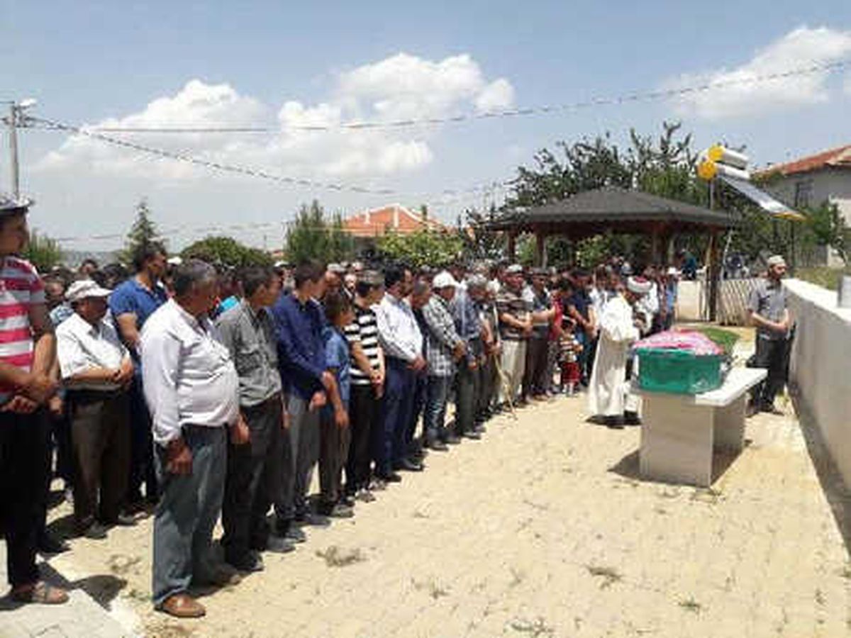 Tur Midibüsünün Çarptığı Traktörün Sürücüsü ve Eşi Kurtarılamadı
