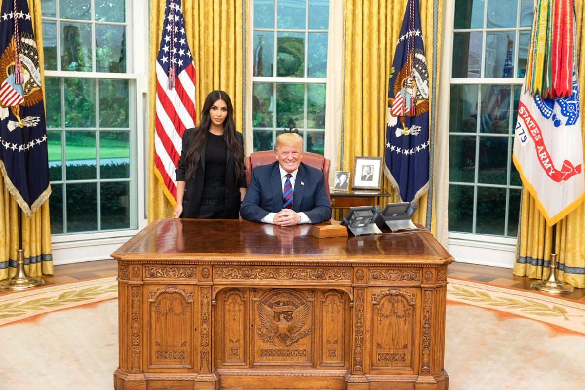 Ünlü Manken Kim Kardashian Siyasete Girmeyi Düşünüyor