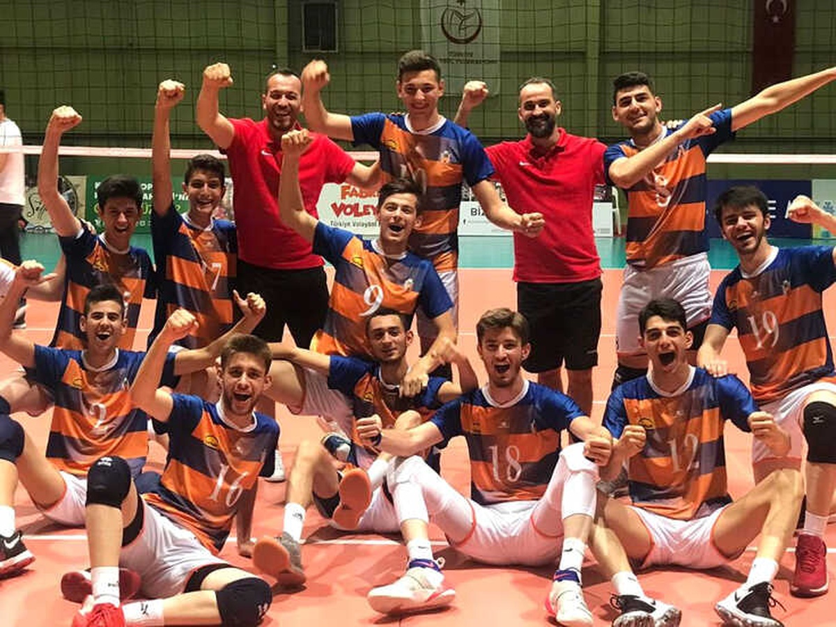 Yıldız Erkekler Set Vermeden Gruptan Çıktı