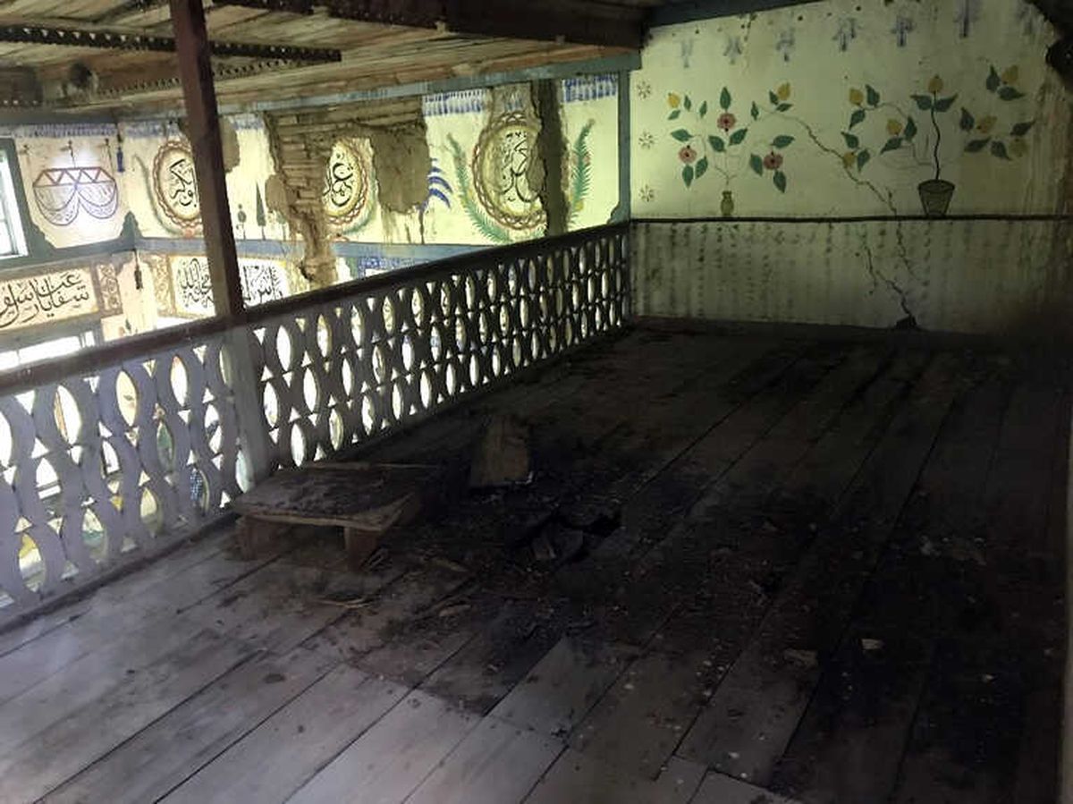 300 Yıllık Cami Çürüyor