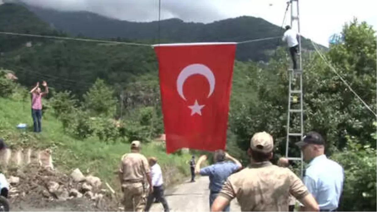 Acılı Aileye Vali Yavuz\'dan Taziye Ziyareti